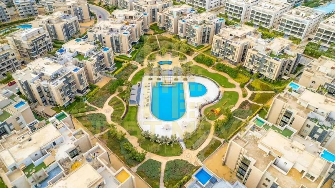 شقة فاخرة مع حديقة خاصة ومسبح