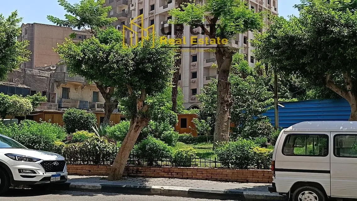 شقة فاخرة للبيع بمساحة كبيرة