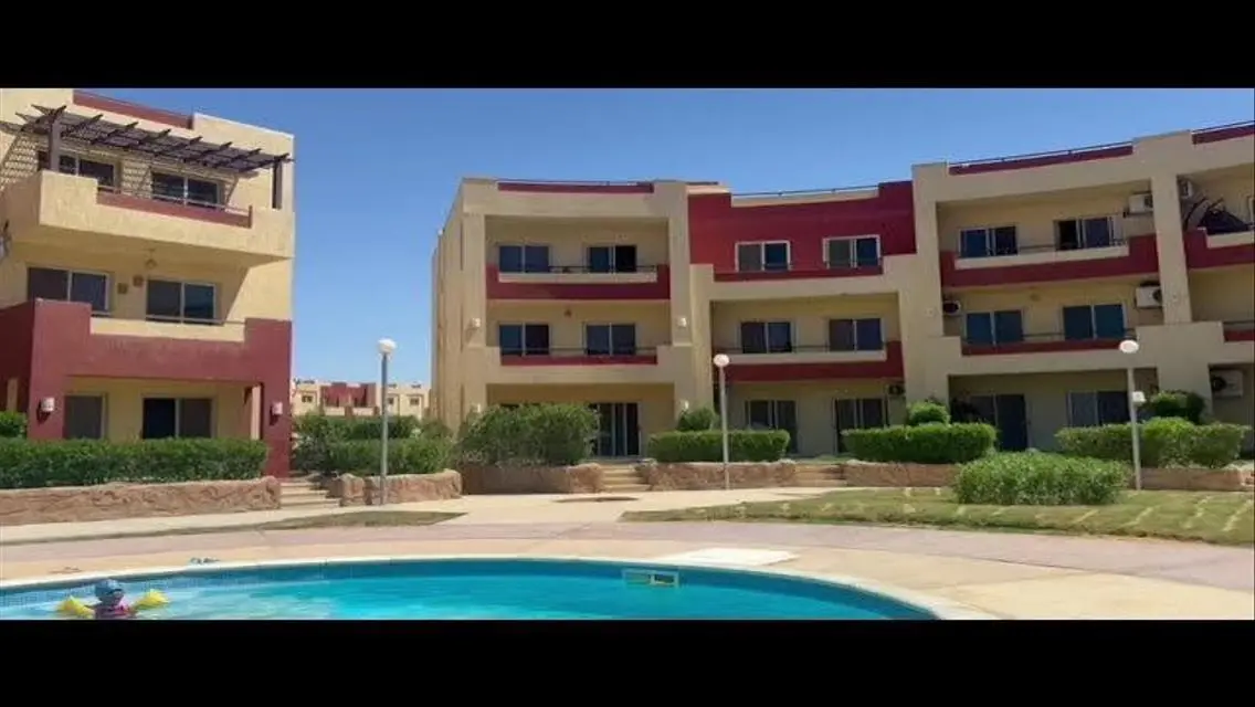 شقة فاخرة بمساحة ممتازة وإطلالة على بحيرات