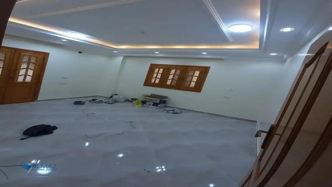 شقة رائعة للإيجار مع شرفة وحارس أمن