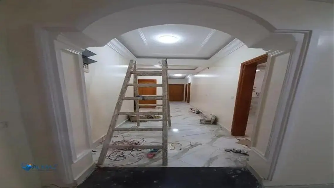 شقة رائعة للإيجار مع شرفة وحارس أمن