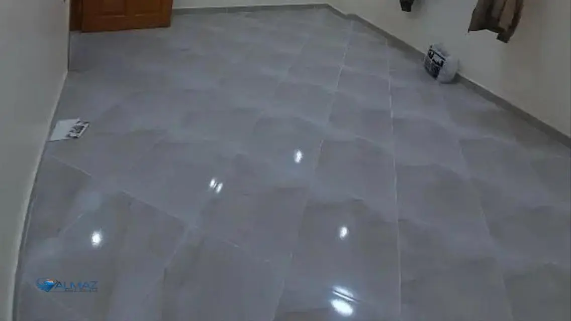 شقة رائعة للإيجار مع شرفة وحارس أمن