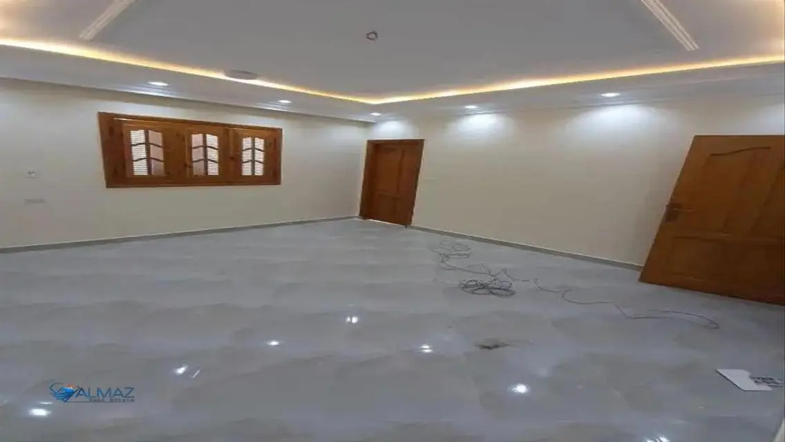 شقة رائعة للإيجار مع شرفة وحارس أمن