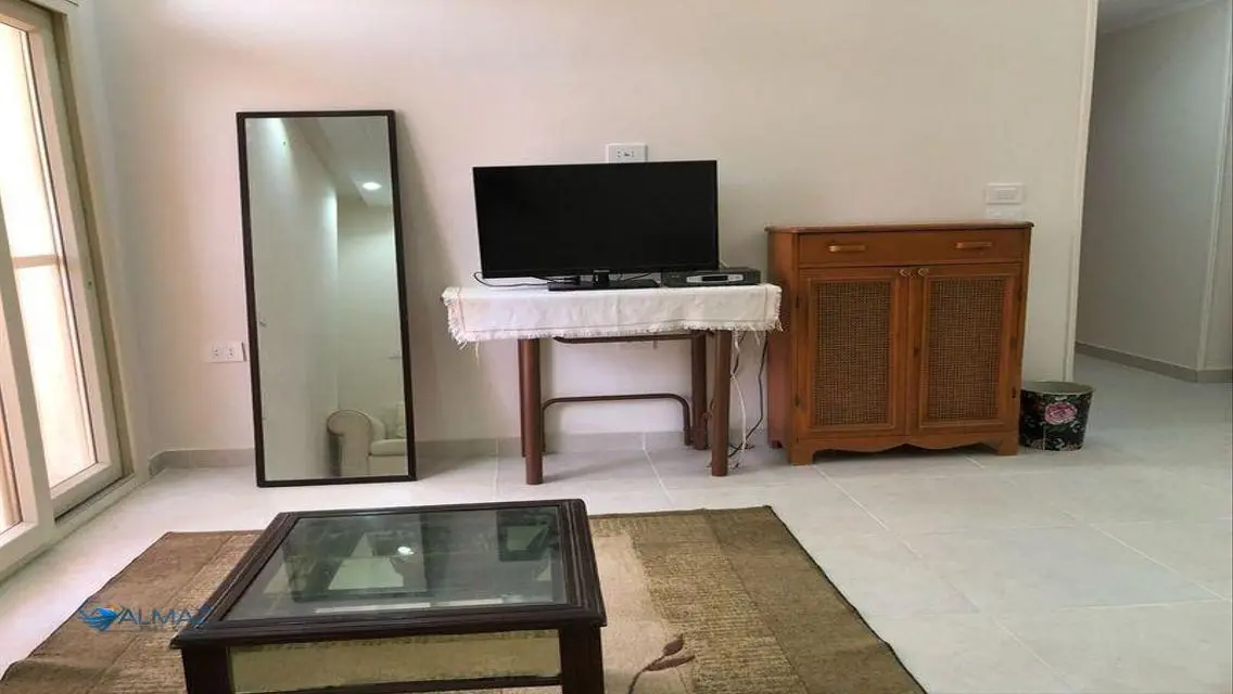 شقة فاخرة مع شرفة بسعر مغري