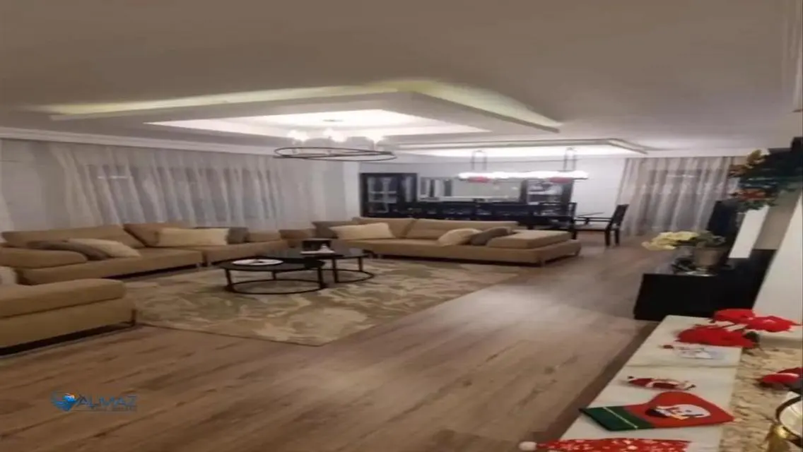 Luxurious Apartment with Spacious Area and Balcony