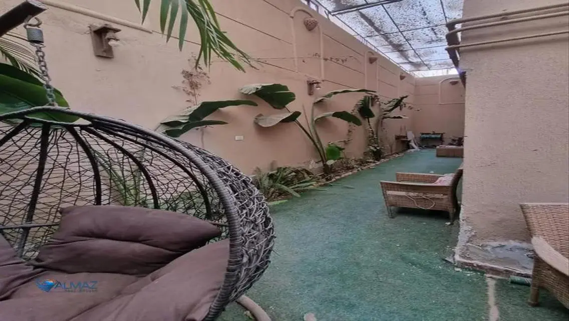 Luxurious Apartment with Spacious Area and Balcony
