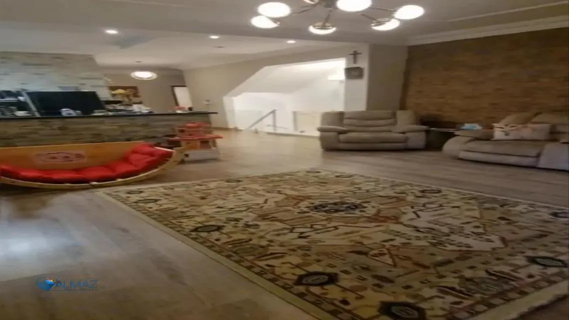 Luxurious Apartment with Spacious Area and Balcony