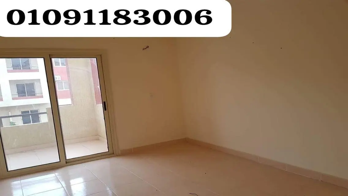 عقار متميز بإطلالة على البحيرات وحديقة خاصة