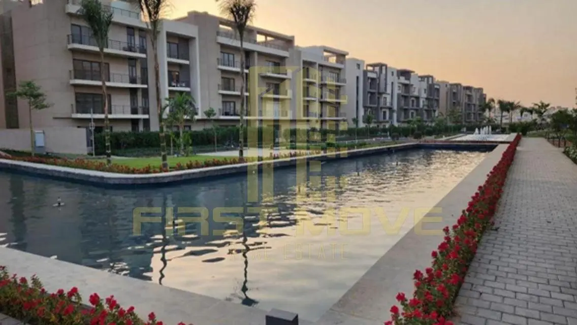 Luxury Apartment with Stunning Lake View