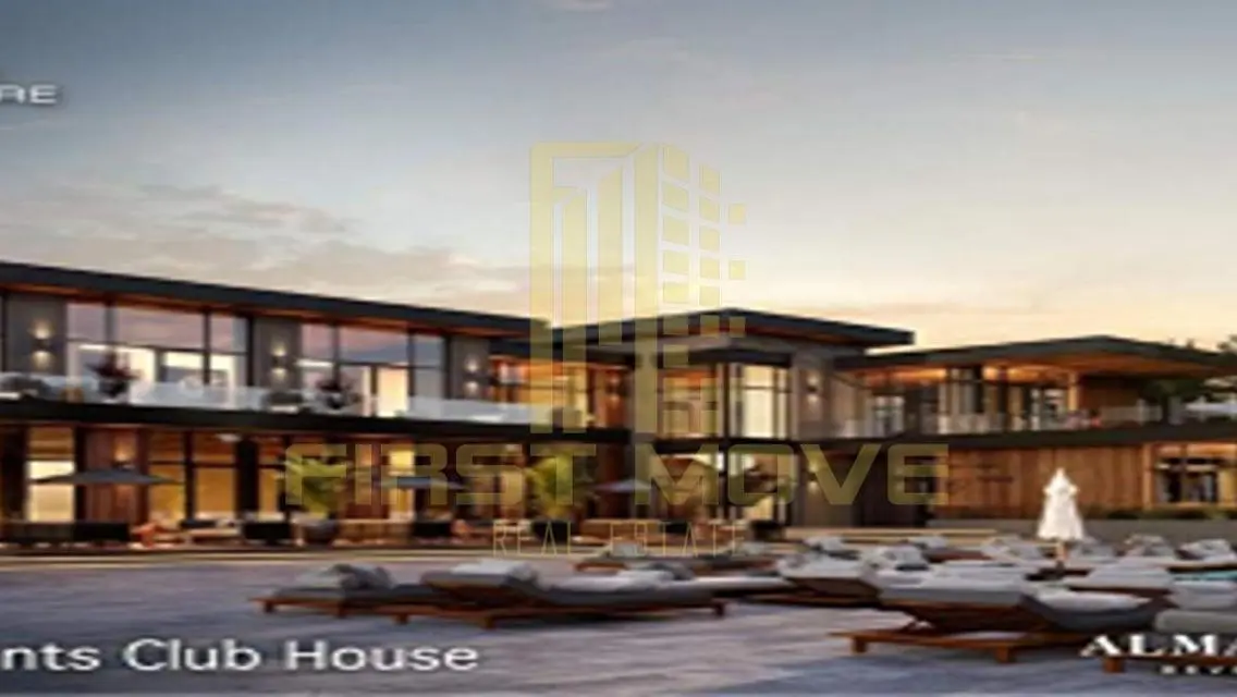 Luxury Apartment with Stunning Lake View