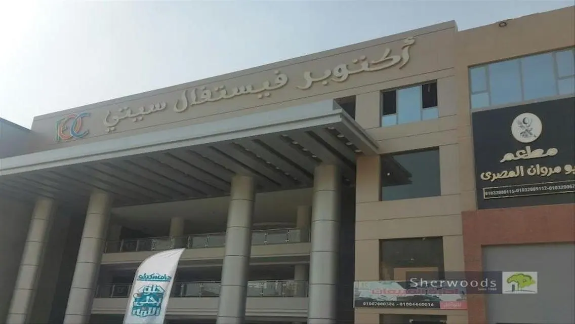 شقة فاخرة مع موقف مغطى للإيجار