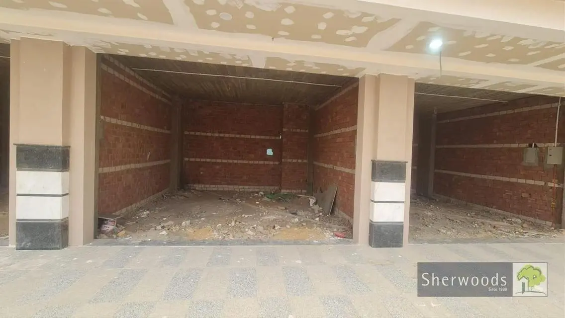 شقة فاخرة مع موقف مغطى للإيجار