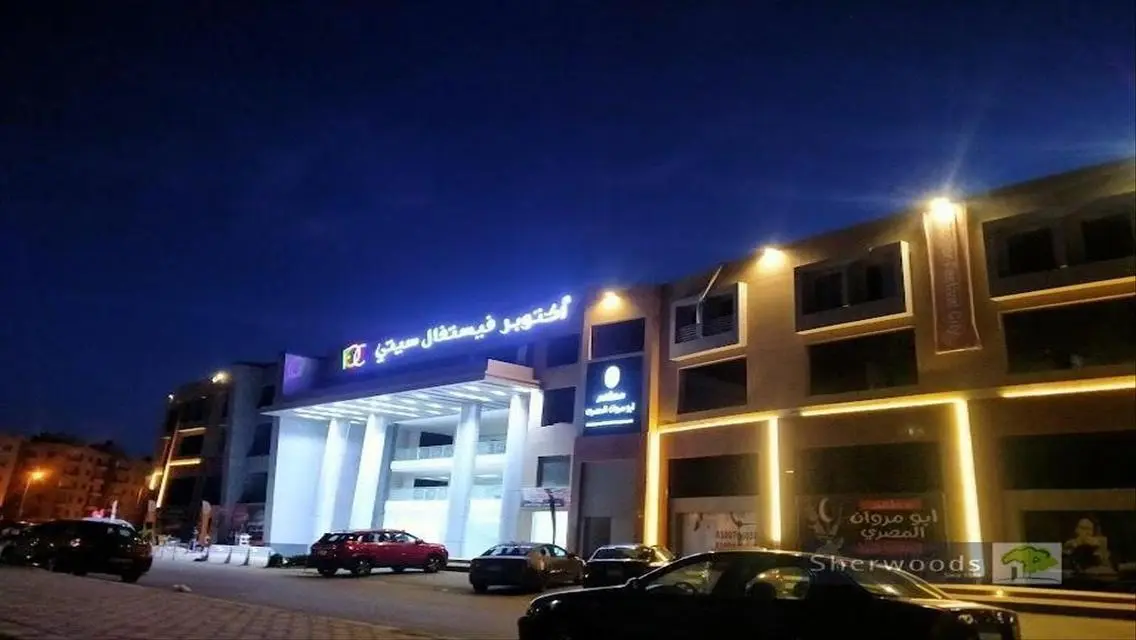 شقة فاخرة مع موقف مغطى للإيجار