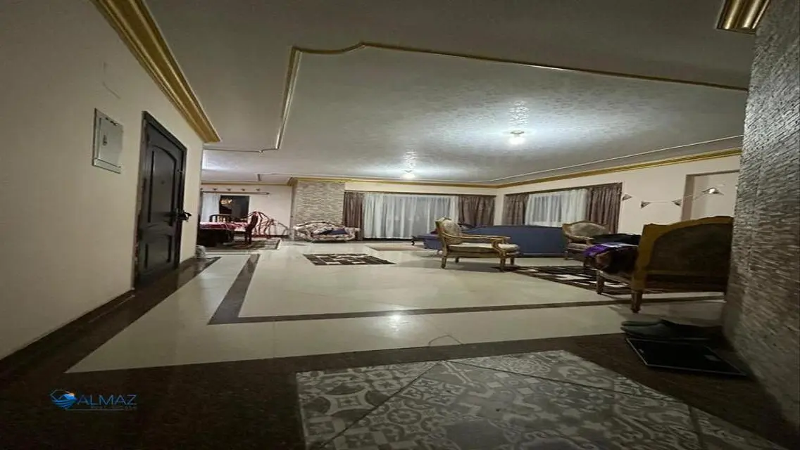 Luxury Apartment with 500 sqm, Balcony, and Security Guard