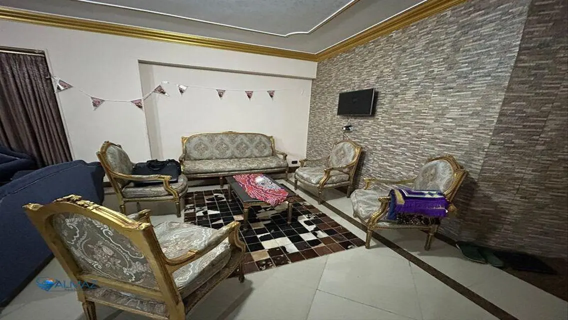 Luxury Apartment with 500 sqm, Balcony, and Security Guard
