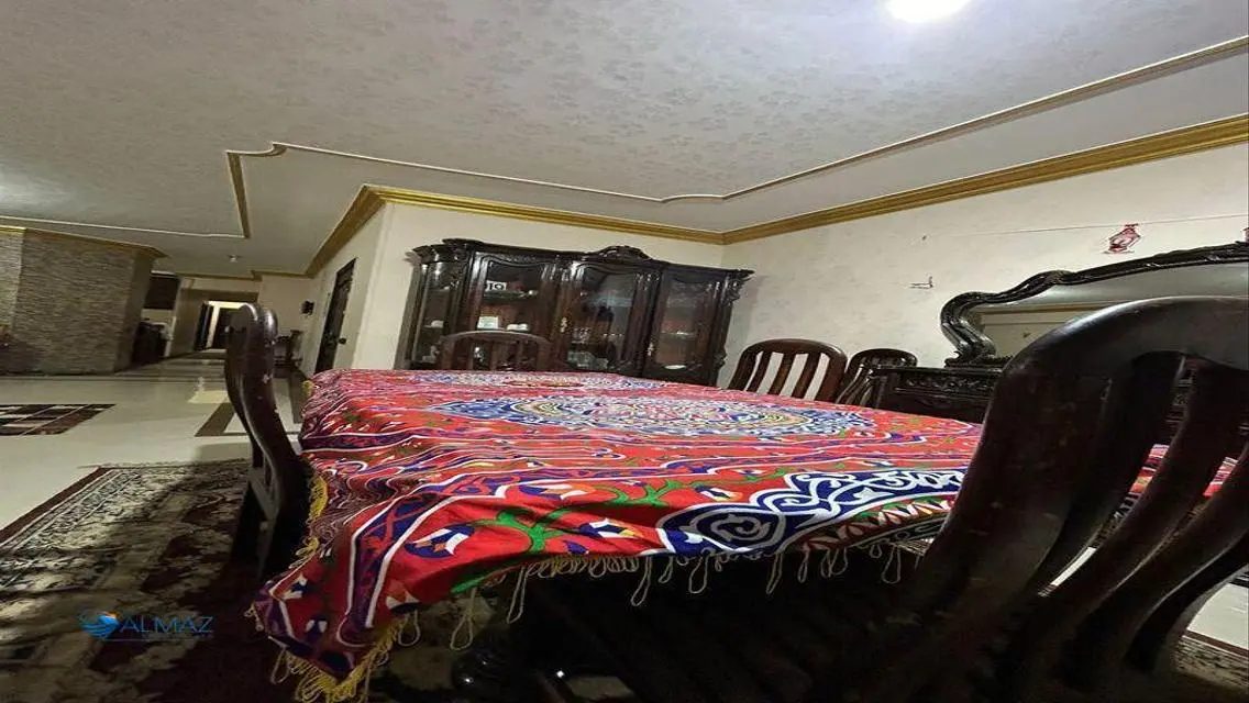 Luxury Apartment with 500 sqm, Balcony, and Security Guard