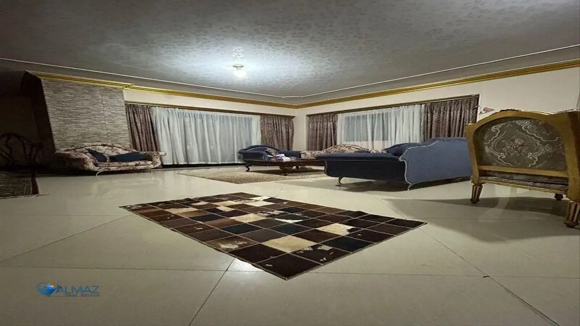 Luxury Apartment with 500 sqm, Balcony, and Security Guard