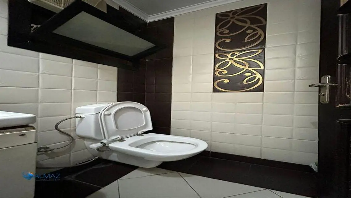 Luxury Apartment with 500 sqm, Balcony, and Security Guard