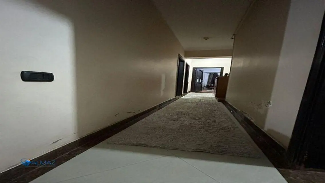 Luxury Apartment with 500 sqm, Balcony, and Security Guard