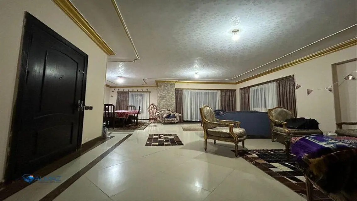 Luxury Apartment with 500 sqm, Balcony, and Security Guard