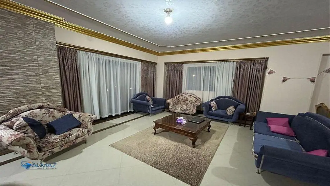 Luxury Apartment with 500 sqm, Balcony, and Security Guard