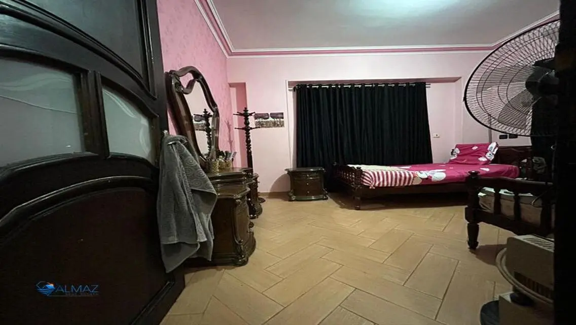 Luxury Apartment with 500 sqm, Balcony, and Security Guard