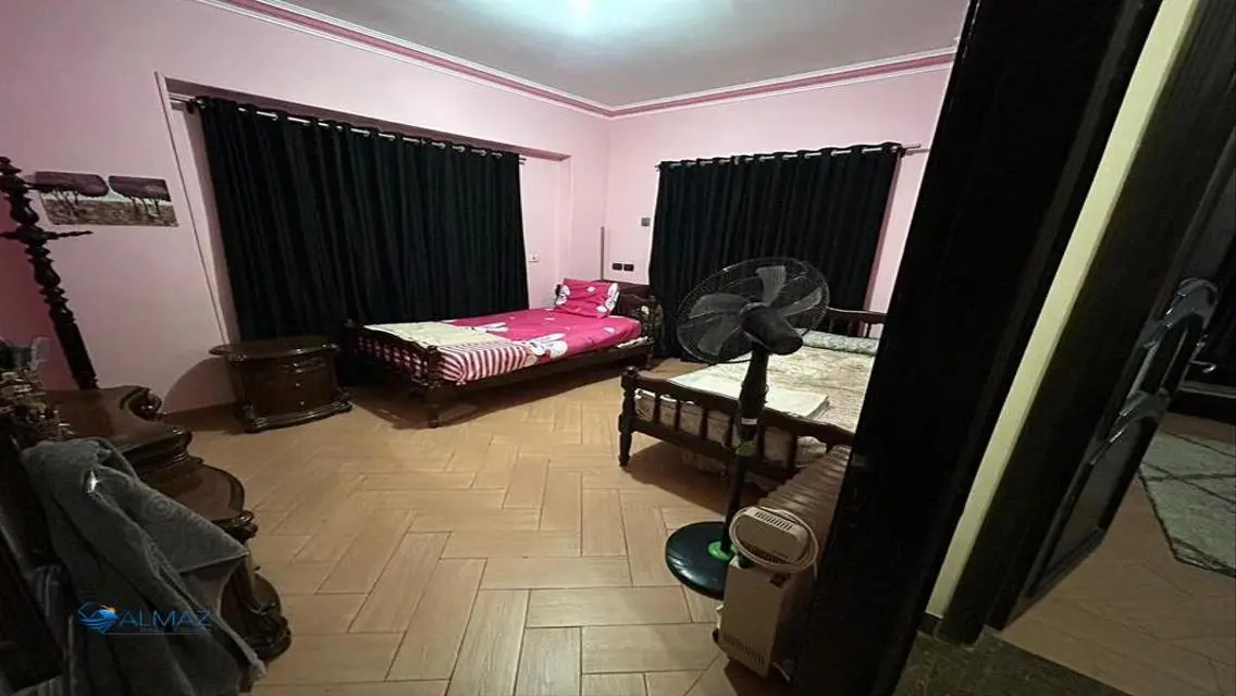 Luxury Apartment with 500 sqm, Balcony, and Security Guard