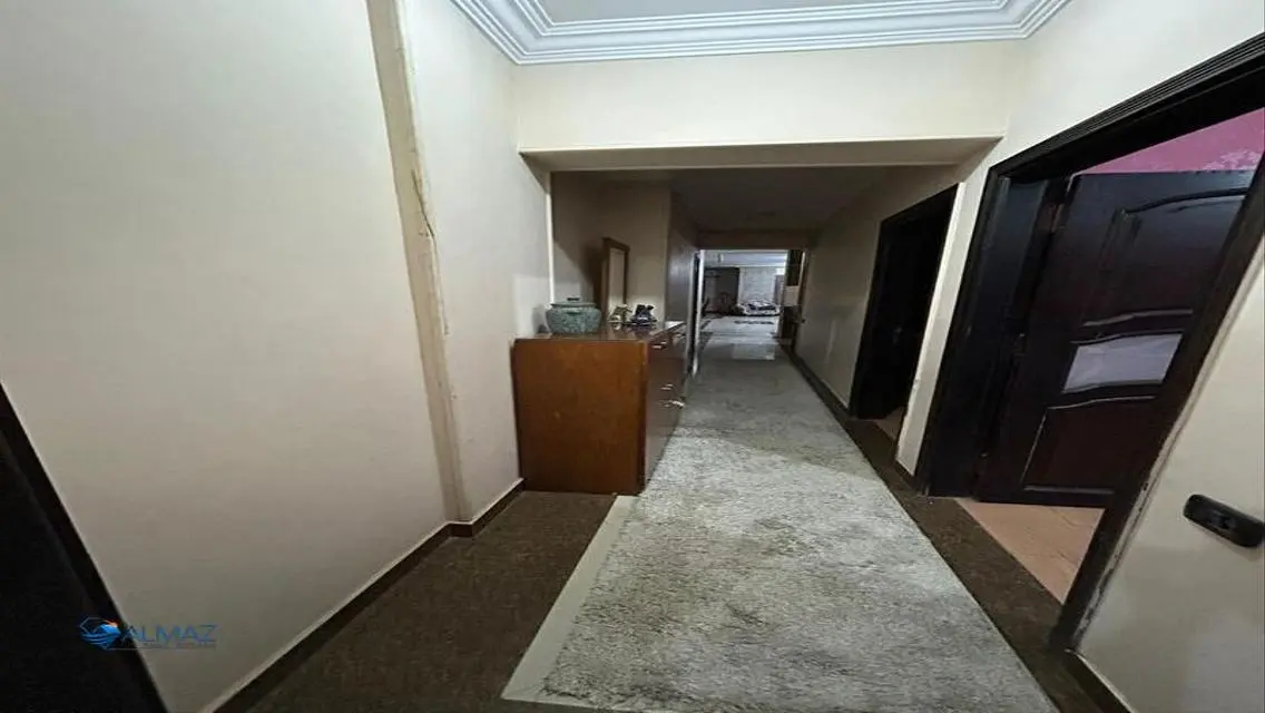 Luxury Apartment with 500 sqm, Balcony, and Security Guard