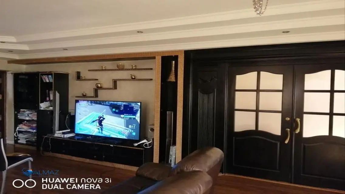 شقة فاخرة للإيجار بمساحة واسعة