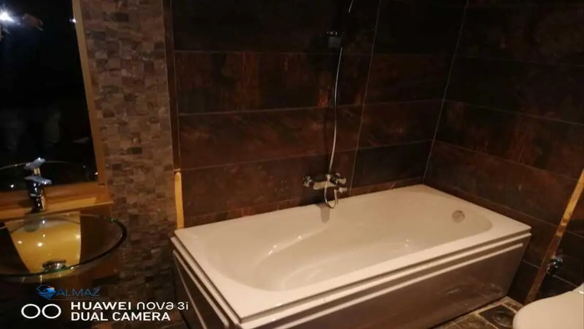 شقة فاخرة للإيجار بمساحة واسعة