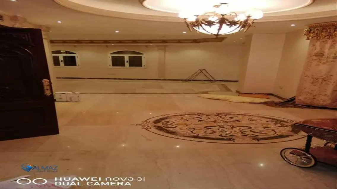 شقة فاخرة للإيجار بمساحة واسعة