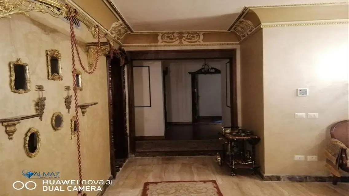شقة فاخرة للإيجار بمساحة واسعة