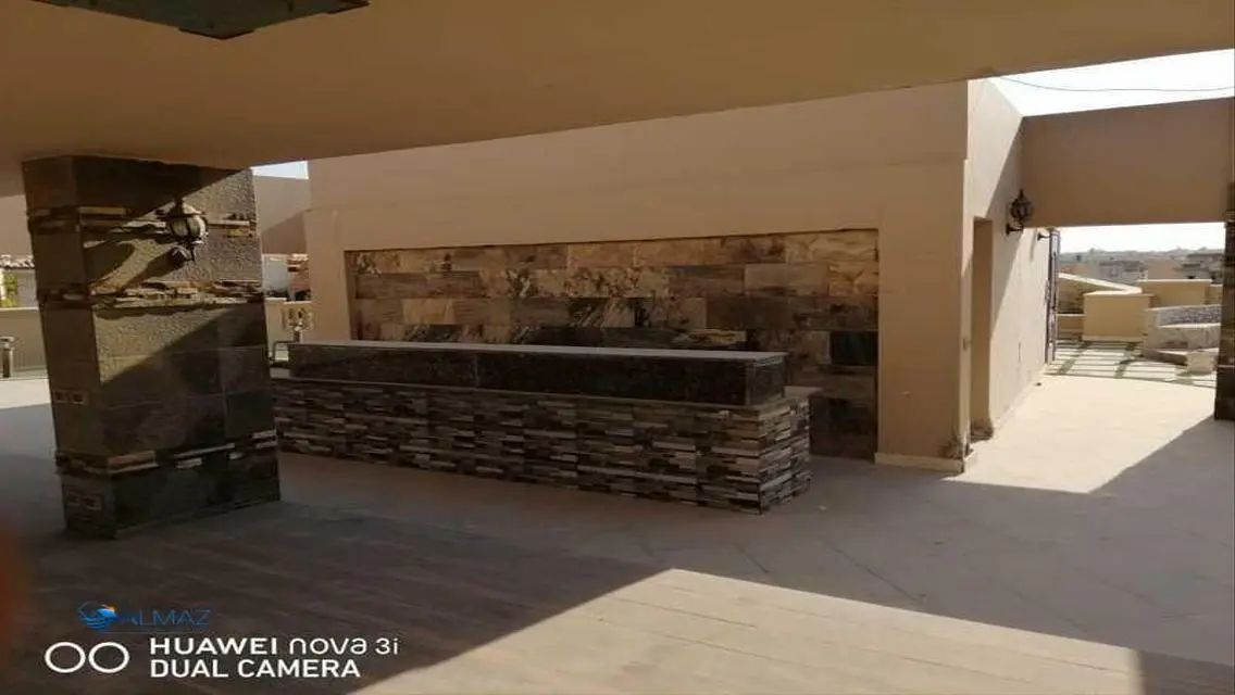 شقة فاخرة للإيجار بمساحة واسعة