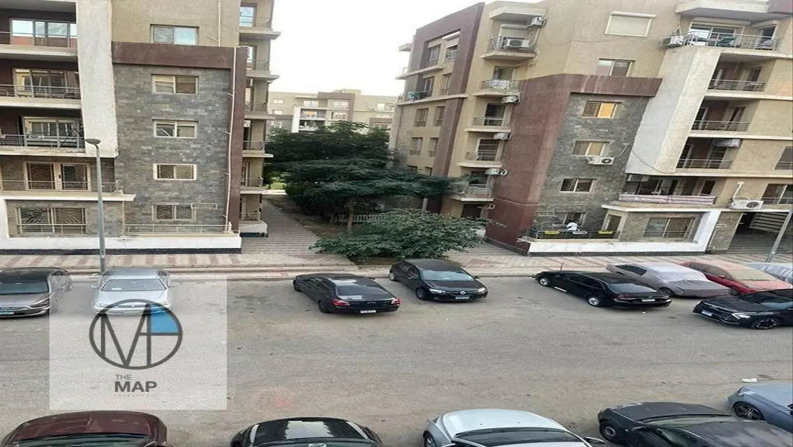 شقة فاخرة 3 غرف للبيع مع شرفة وحارس أمن