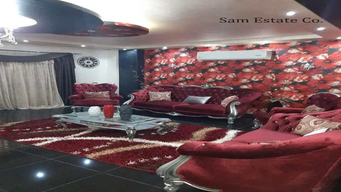 فيلا رائعة للبيع مع مسبح وحديقة خاصة