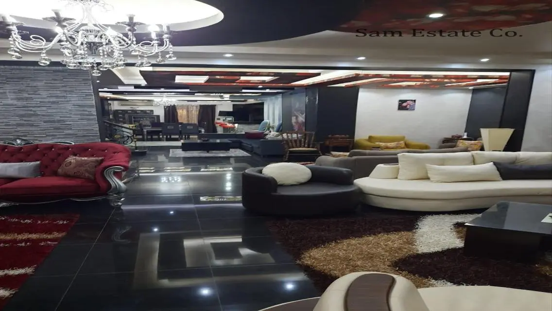 فيلا رائعة للبيع مع مسبح وحديقة خاصة