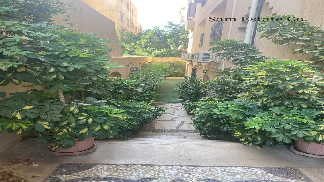 فيلا رائعة للبيع مع مسبح وحديقة خاصة