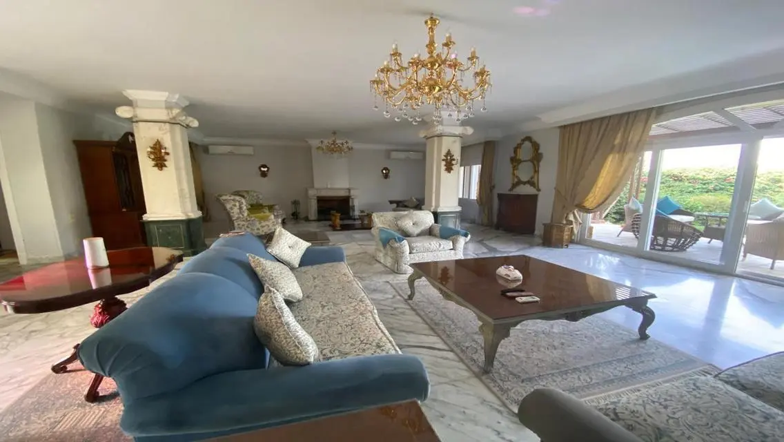 Luxury Apartment with Private Garden and Pool