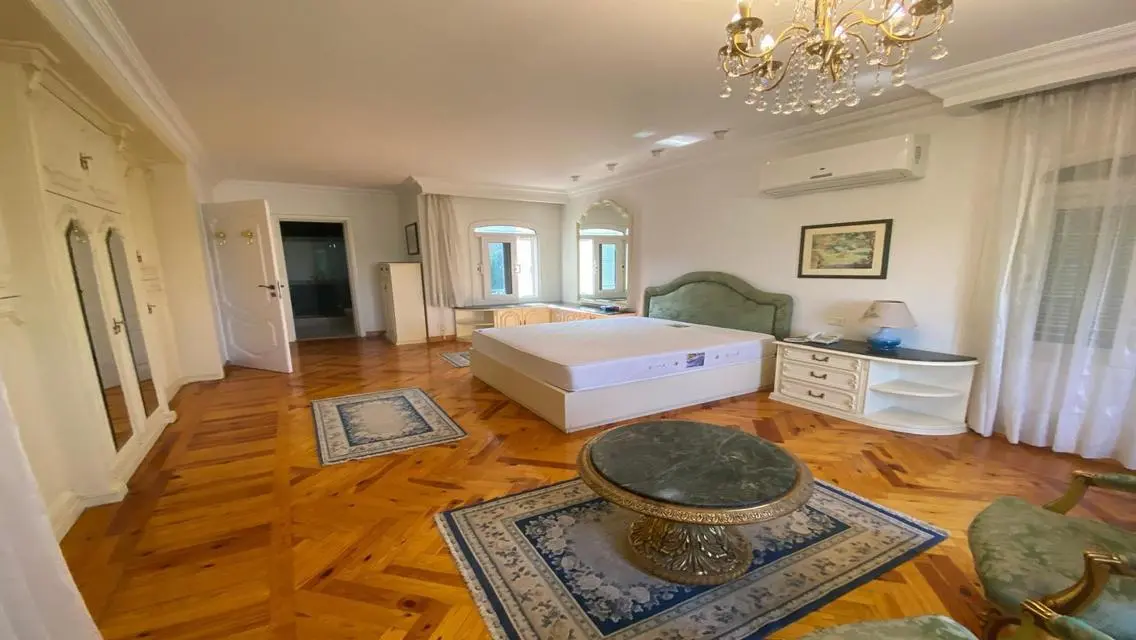Luxury Apartment with Private Garden and Pool