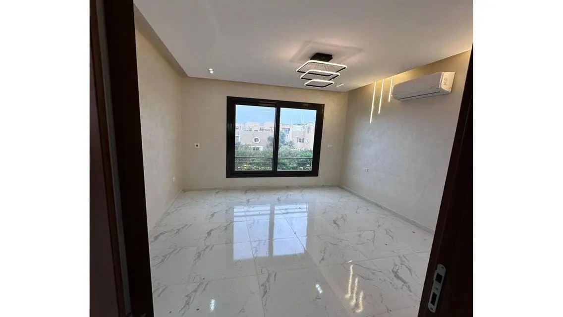 شقة فاخرة للإيجار برؤية رائعة