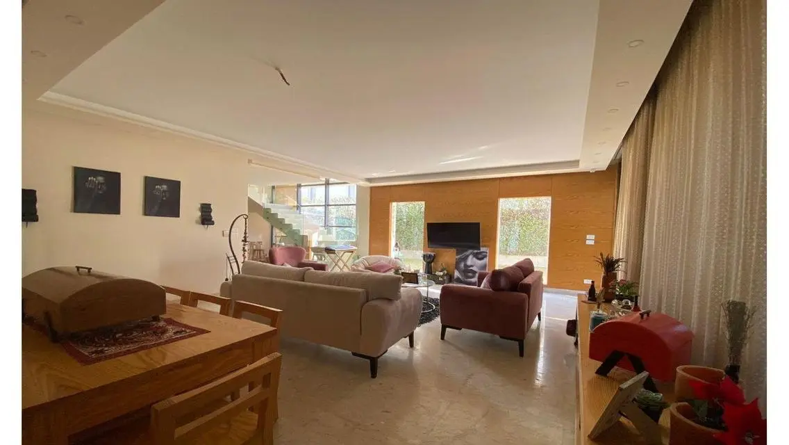Luxurious House for Sale in Prime Area