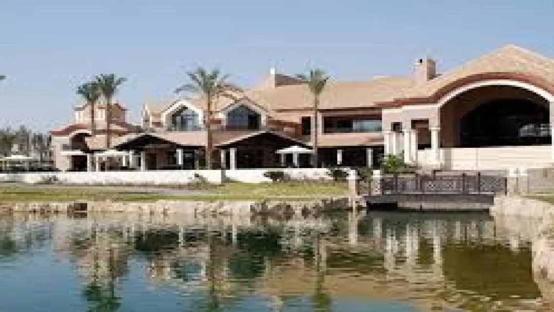 Luxury Apartment with Lake View