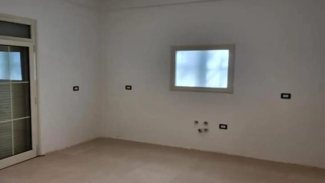شقة فاخرة بمساحة واسعة مع حديقة خاصة