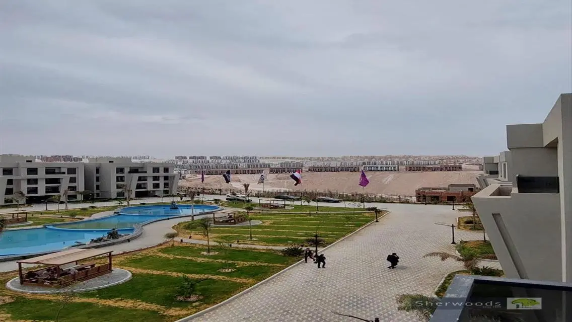 Stunning Apartment with Lake View and Excellent Amenities