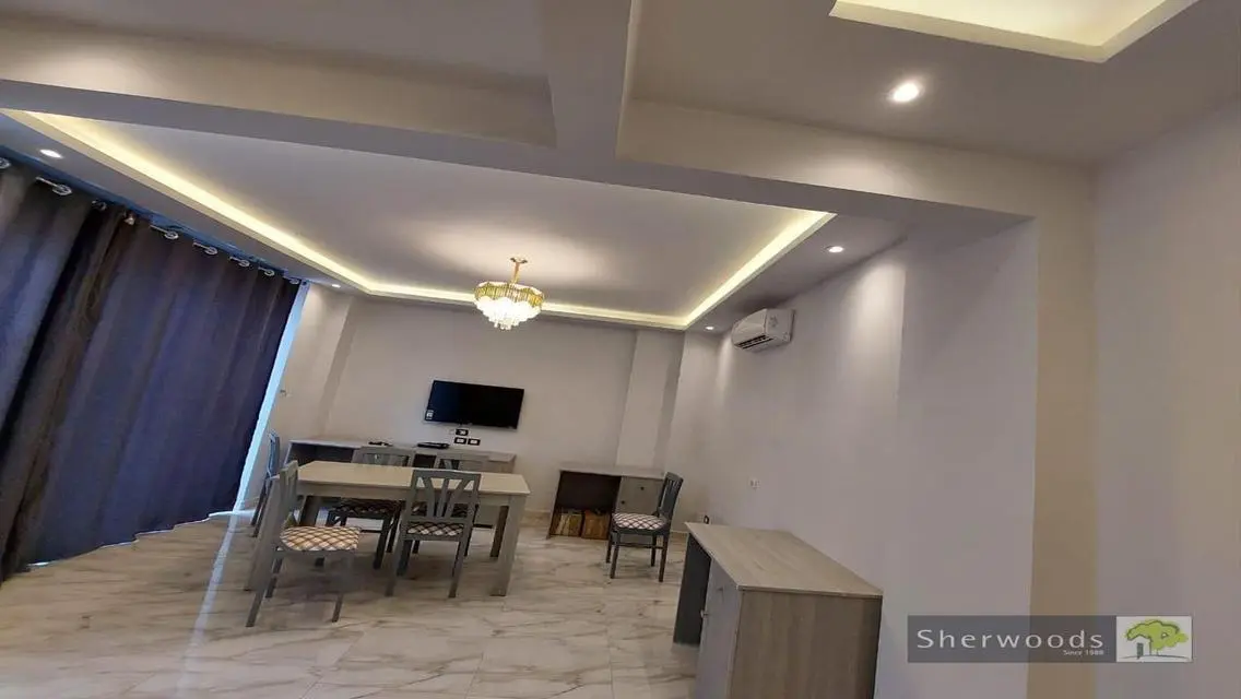 Stunning Apartment with Lake View and Excellent Amenities