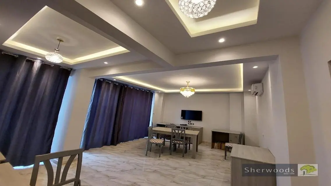 Stunning Apartment with Lake View and Excellent Amenities