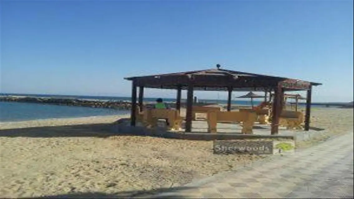 شقة رائعة بحديقة خاصة ومسبح للأطفال للبيع