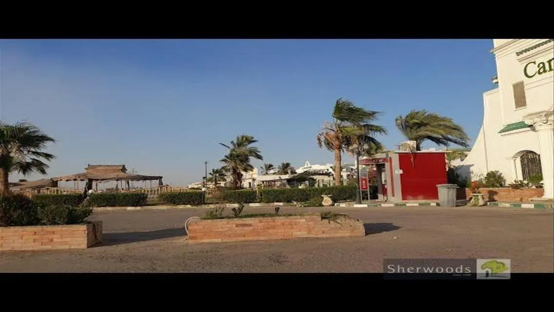 شقة رائعة بحديقة خاصة ومسبح للأطفال للبيع