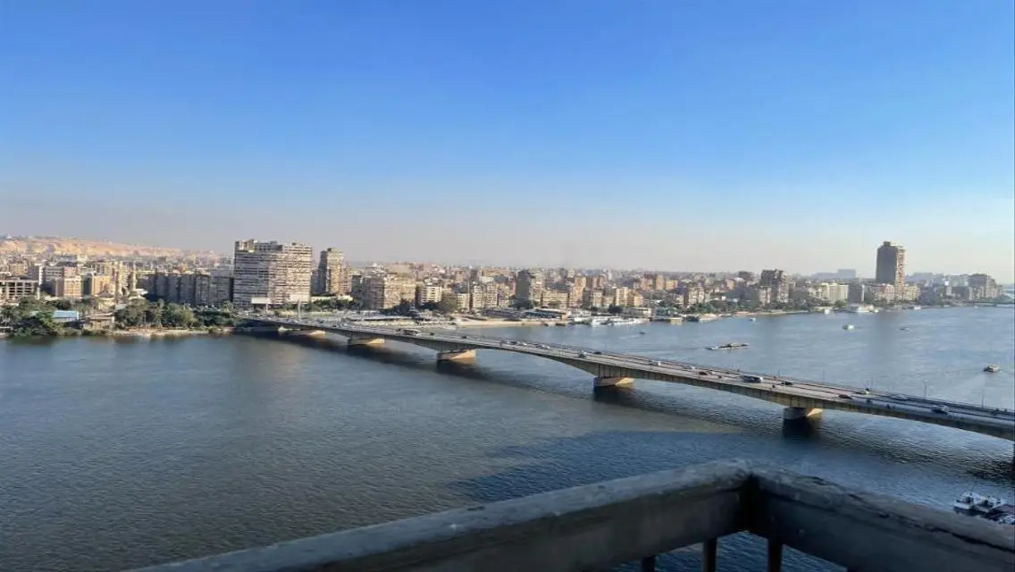 فيلا فاخرة للبيع مع حديقة خاصة ومسبح في موقع متميز