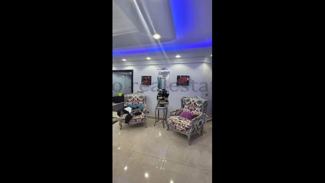 فيلا فاخرة مع حديقة خاصة في منطقة متميزة